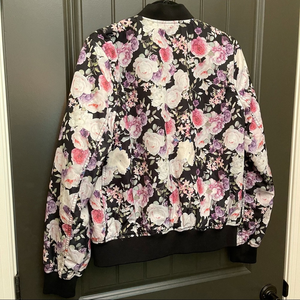 🎉HP🎉 Forever 21 floral bomber jacket - Picture 10 of 12